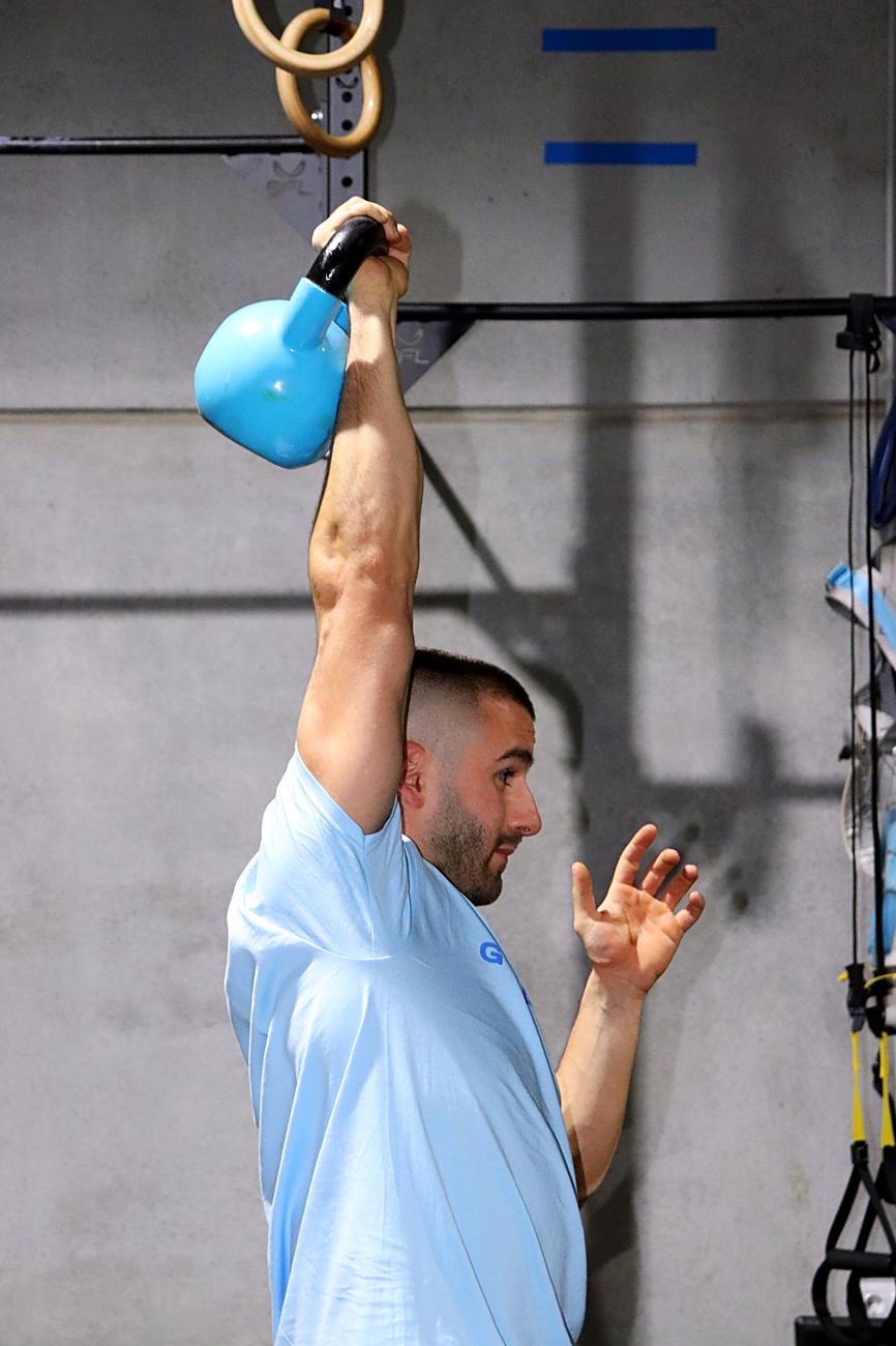 Entrenamiento personal con kettlebell en Cabrera de Mar